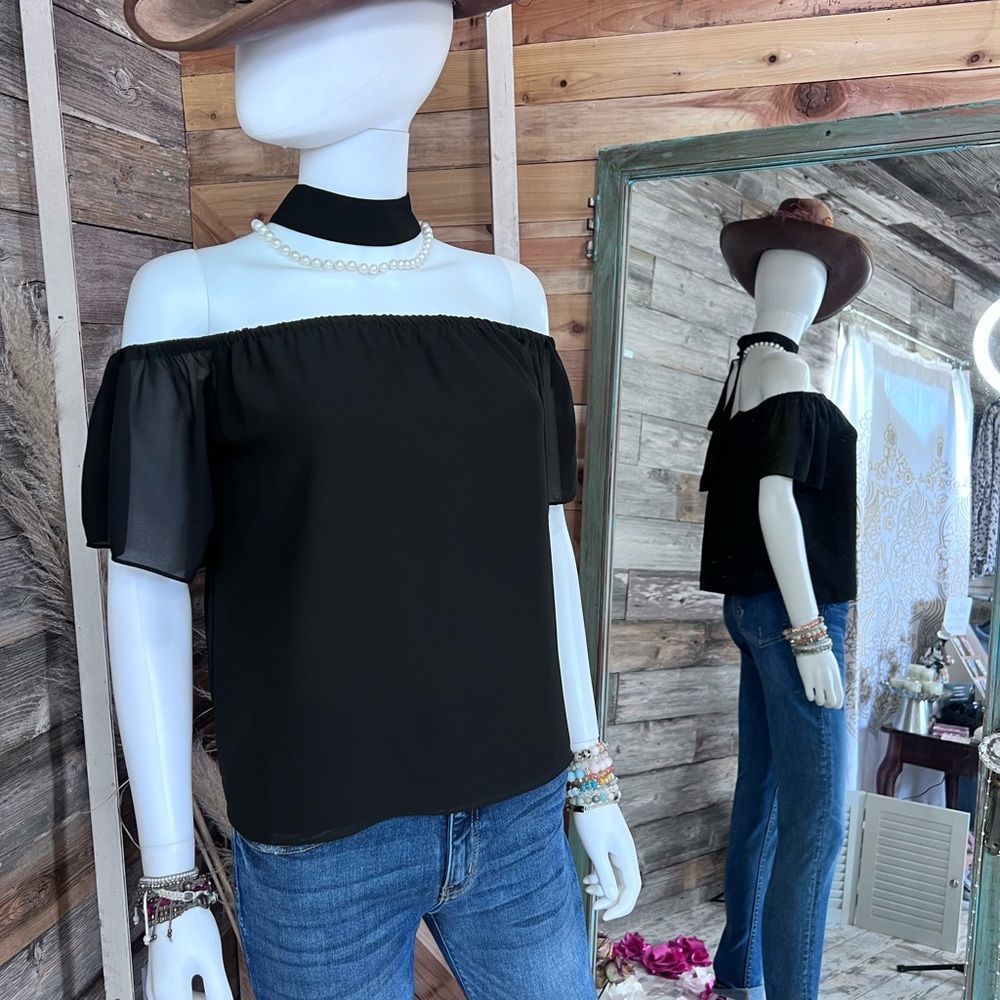 Naked Zebra Unique Halter Neckline Off Shoulder Black Blouse in Small💗